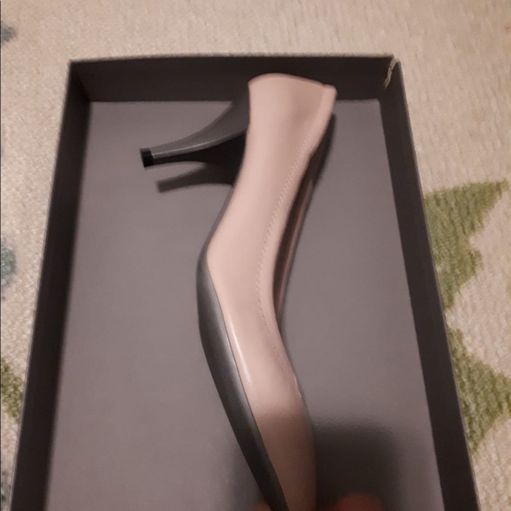 Prada beige heels - Picture 2 of 3